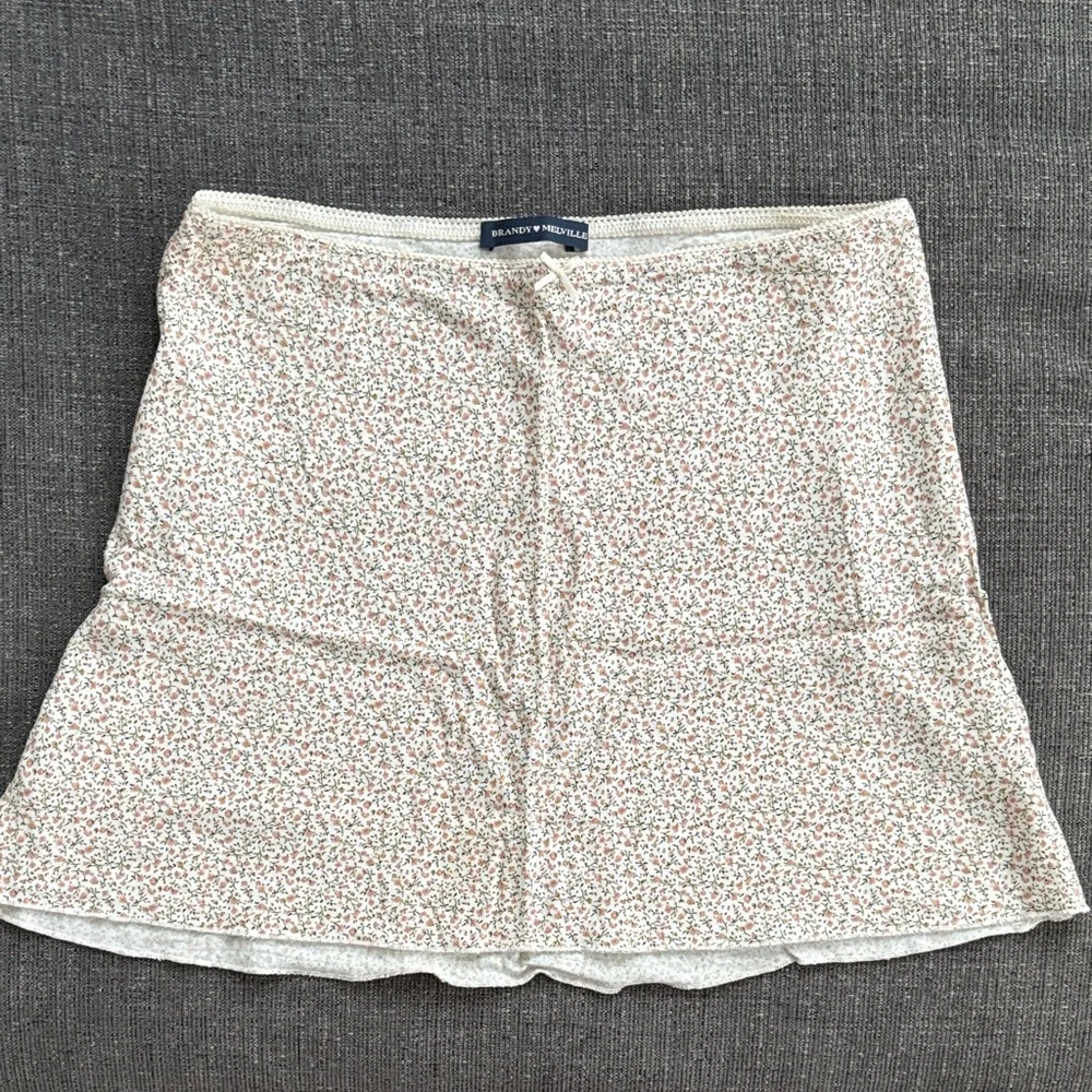 Brandy Melville Cream Mini Skirt with Floral Print - Picture 1 of 1
